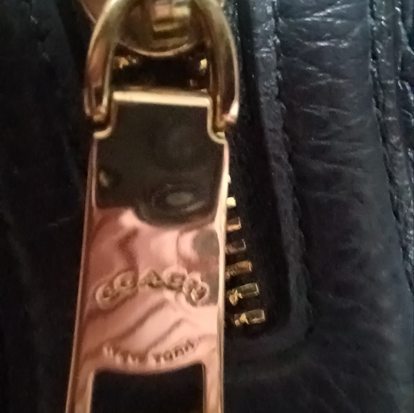 Elegant Blue Leather Tote Bag - Picture 11 of 16